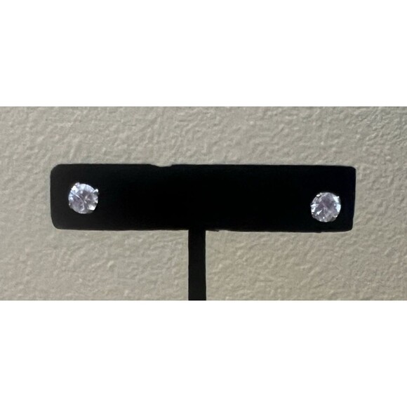 925 Sterling Silver Cubic Zirconia 6MM Round Stud Pierced Earrings - Picture 1 of 9